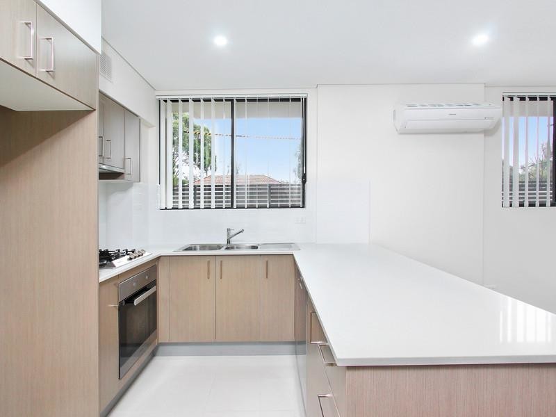 2/8-10 Octavia Street, Toongabbie NSW 2146